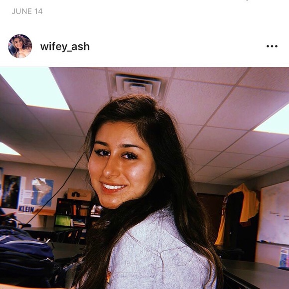 Meet your Posher, Cchloe - Picture 1 of 1